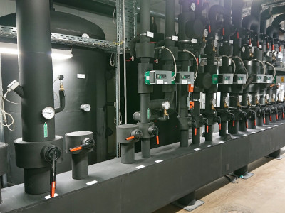 Next Pharma – Verteiler Kälte + Verteiler Heizung